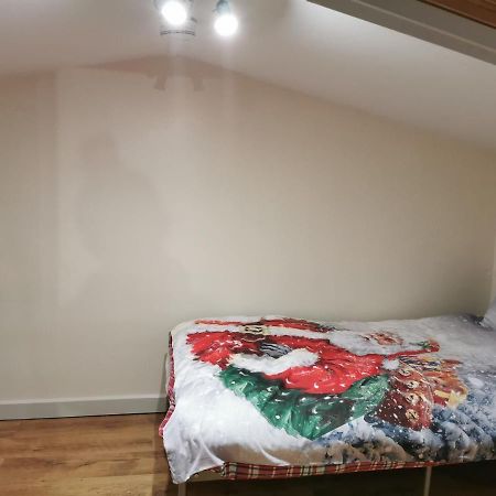 Palaz 1 - 2 Bedroom Garden Flat Edmonton Bagian luar foto