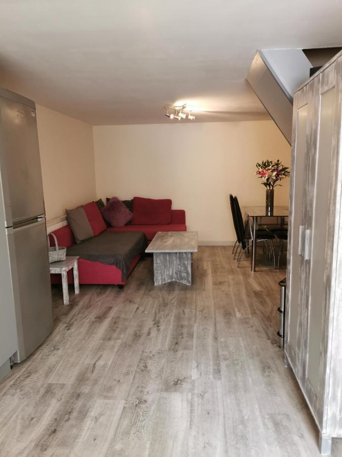 Palaz 1 - 2 Bedroom Garden Flat Edmonton Bagian luar foto