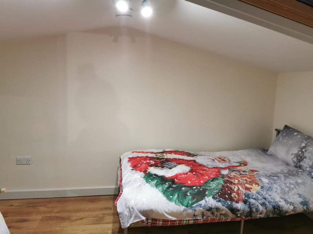 Palaz 1 - 2 Bedroom Garden Flat Edmonton Bagian luar foto