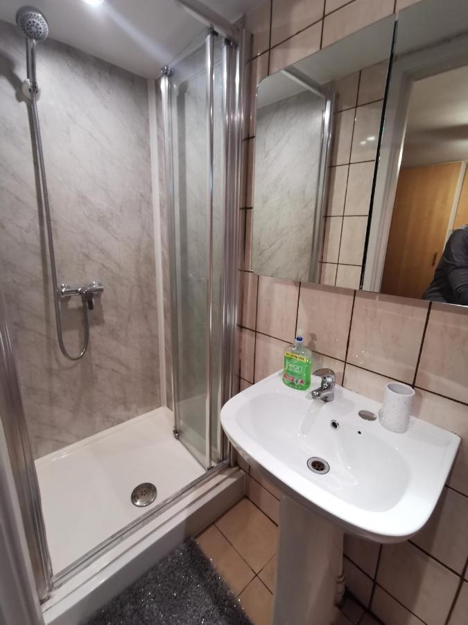 Palaz 1 - 2 Bedroom Garden Flat Edmonton Bagian luar foto