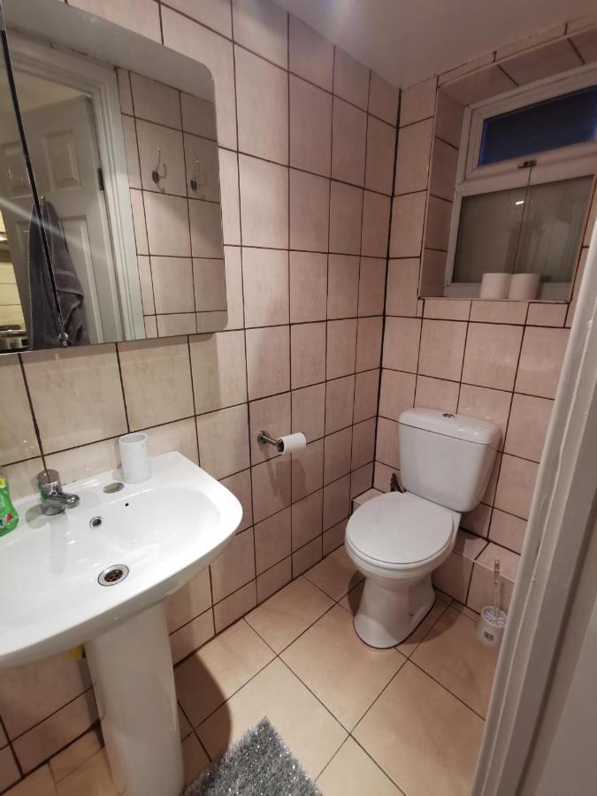 Palaz 1 - 2 Bedroom Garden Flat Edmonton Bagian luar foto