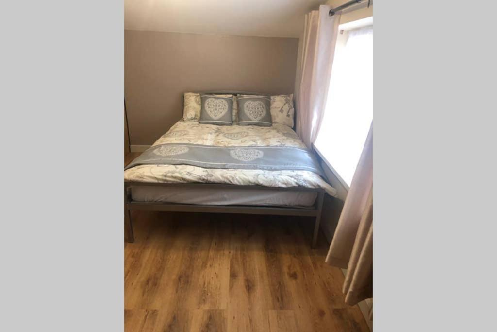Palaz 1 - 2 Bedroom Garden Flat Edmonton Bagian luar foto
