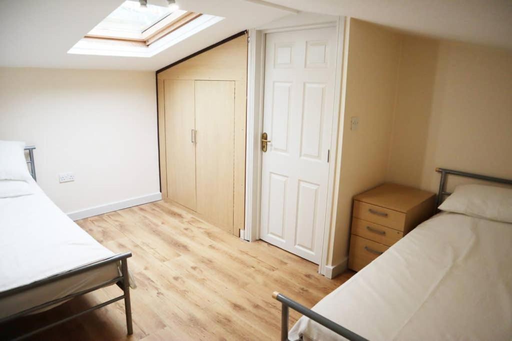 Palaz 1 - 2 Bedroom Garden Flat Edmonton Bagian luar foto